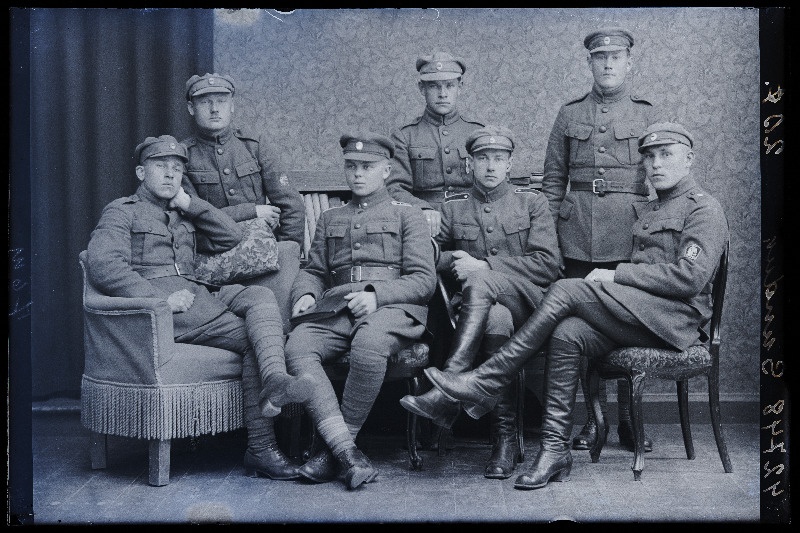 Grupp Sakala Jalaväerügemendi sõjaväelasi, (foto tellija Sunduk).