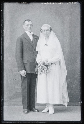 Noorpaar Tõnisson.  duplicate photo