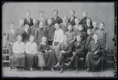 Kommertskooli II (kesk) klass.  duplicate photo