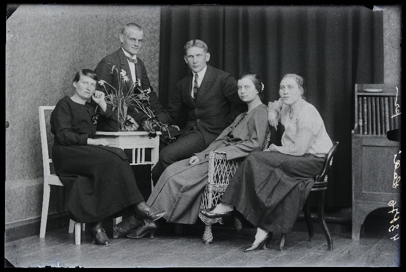 Grupp inimesi, (foto tellija Lalli).