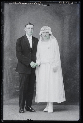 Noorpaar Siimonlatser.  duplicate photo