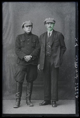Kaks meest, (foto tellija Fischer).  duplicate photo
