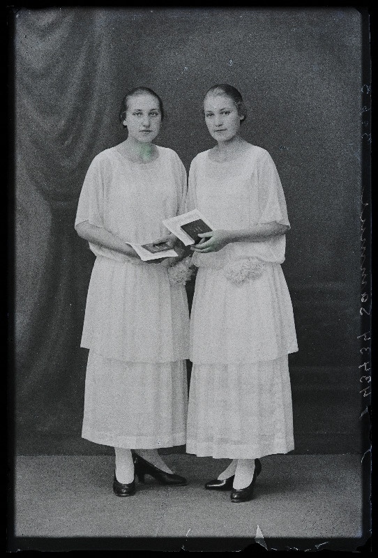 Kaks leerilast, (foto tellija Sammul).