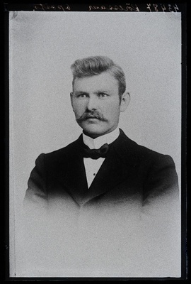 Mehe foto, (27.07.1924 fotokoopia, tellija Kõressaar).  duplicate photo
