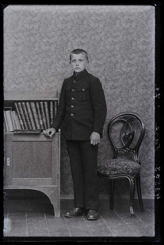 Koolipoiss Leo Vare.