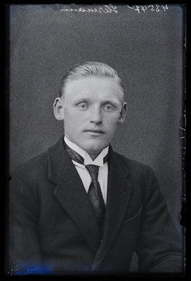 Joh. Hermann, (Kaarli vald, Uritee talu).  duplicate photo