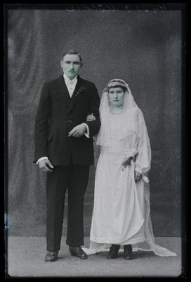 Noorpaar, Tõnis Mölter abikaasaga.  duplicate photo