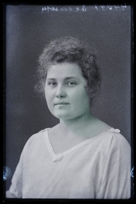 Leeni Ekbaum.  duplicate photo