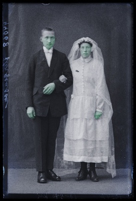 Noorpaar, August Jürgenson abikaasaga.  duplicate photo