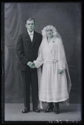 Noorpaar, Stüff abikaasaga.  duplicate photo