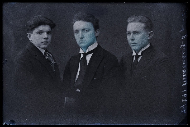 Grupp noormehi, (foto tellija Riesenberg).