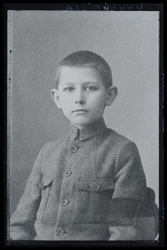 Koolipoiss, (09.02.1925 fotokoopia, tellija Kissa).
