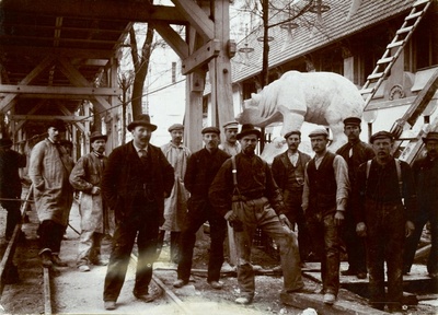 Pariisin maailmannäyttelyn Suomen osastoa pystytetään  duplicate photo
