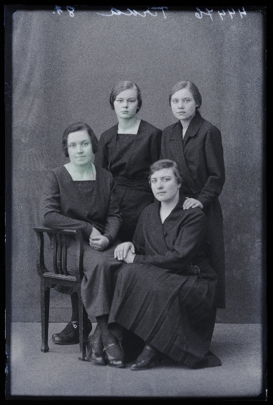 Grupp naisi, (foto tellija Tirka).