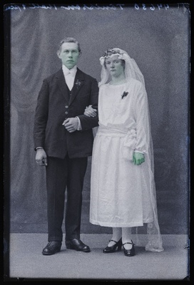 Noorpaar Tõnisson.  duplicate photo