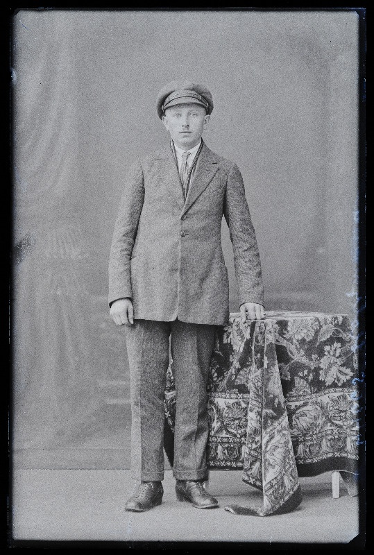 Hans Holzmann.