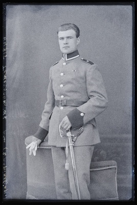 Politseiametnik Tederschmidt.  similar photo