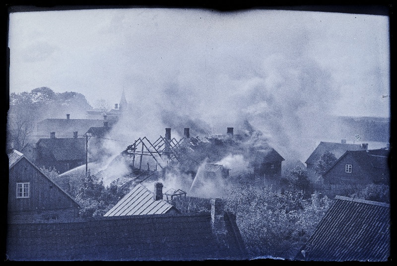 Tulekahju, kasarmuhoone põleng Mäe tänaval.