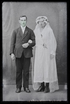 Noorpaar Mihkelson.  duplicate photo