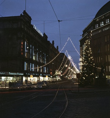 Aleksanterinkadun joulukatu.; Aleksanterinkadun alkupää, Stockmann.  similar photo