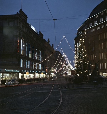 Aleksanterinkadun joulukatu.; Aleksanterinkadun alkupää, Stockmann.  similar photo