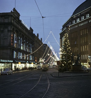 Aleksanterinkadun joulukatu.; Aleksanterinkadun alkupää, Stockmann.  similar photo