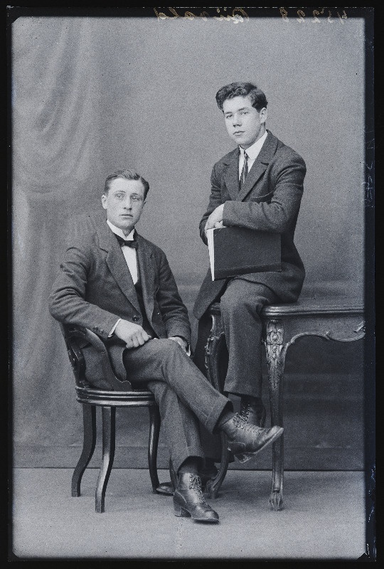 Kaks meest, (foto tellija Riivalt [Riivald]).