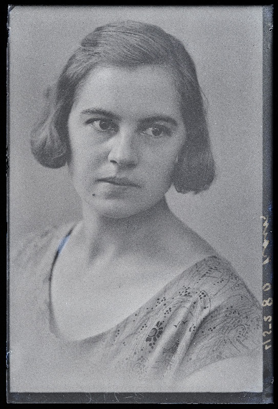 Anna Koik, (Suure-Jaani, Arjadi talu).