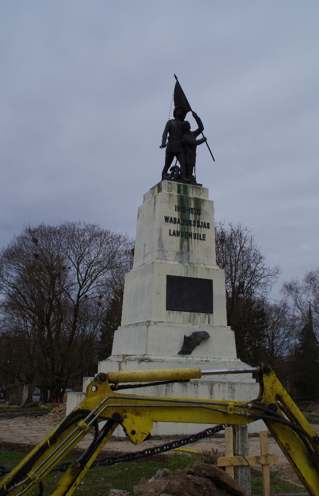 Estonia : Rakvere monument for those who fell in the war of freedom rephoto