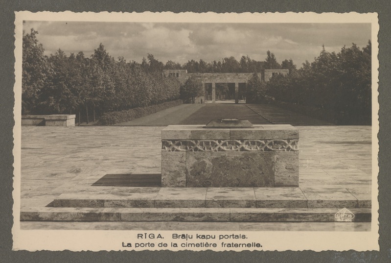 Riia vennaskalmistu portaal