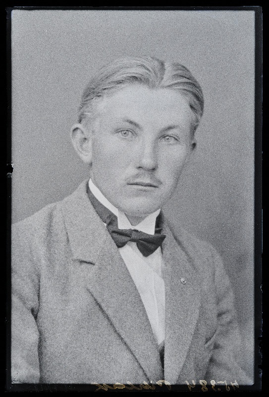Jakob Pihlak, (Rõika agentuur, Sepasaare).