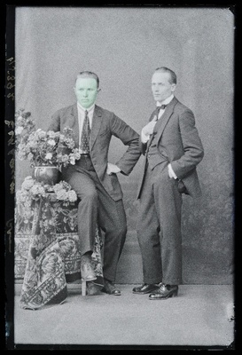 Kaks meest, (foto tellija Eckbaum).  duplicate photo