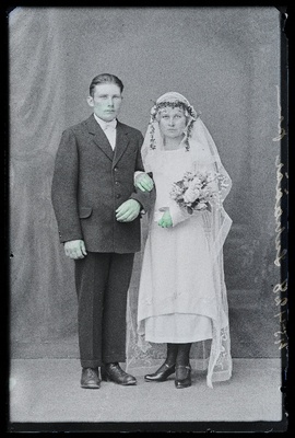 Noorpaar Luhaäär.  duplicate photo