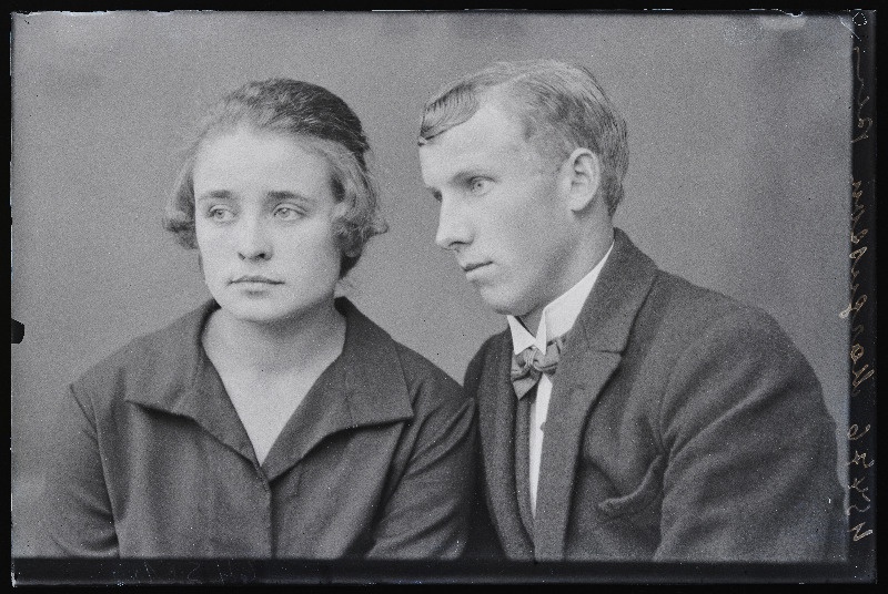 Margusson naisega.