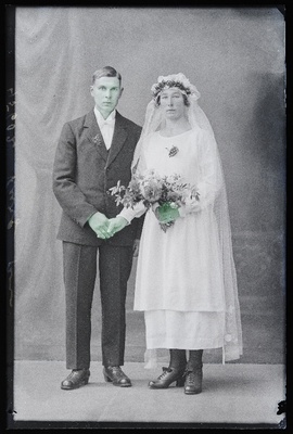 Noorpaar, August Kurg abikaasaga.  duplicate photo