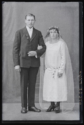 Noorpaar Tölp.  duplicate photo