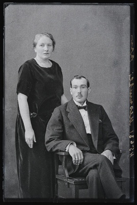 Meomutli naisega.  similar photo