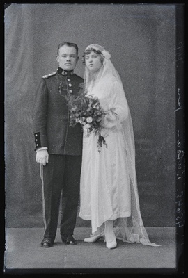 Noorpaar, 3. Suurtükiväerügemendi adjutant, nooremleitnant Kristjan (Kuulo) Kutsar ja Valeria (Viia) Kutsar.  duplicate photo