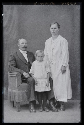 Perekond Leppik.  similar photo