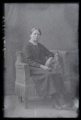 Alma Kartus, (Uue-Kariste vald, Jaksi talu).  duplicate photo