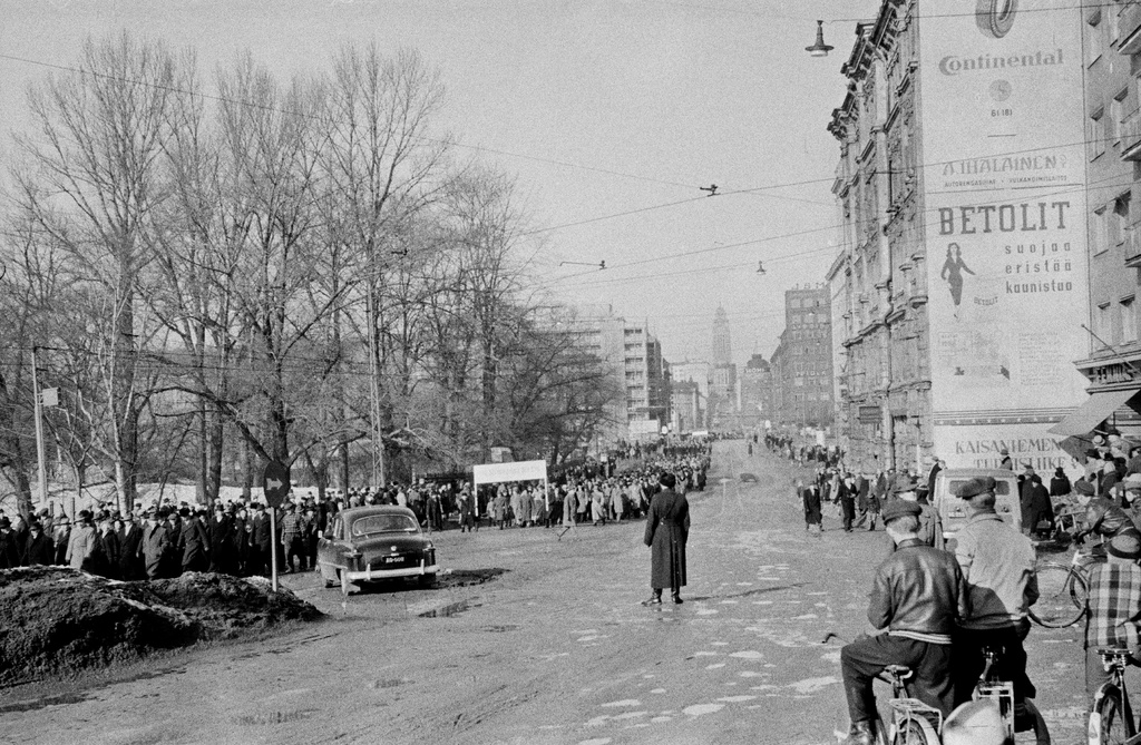 During the general strike, the remarks are made at the Unioninkatu 44 and 39-45.