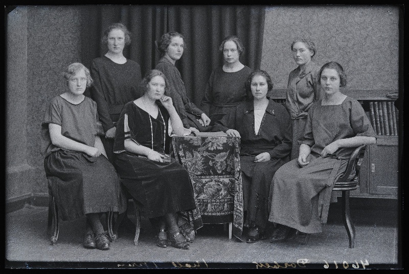 Grupp naisi, (foto tellija Dorbek).