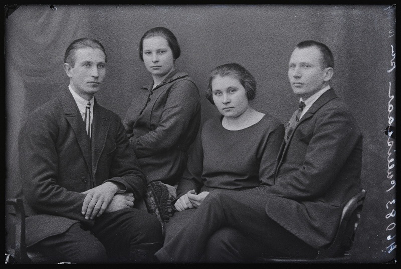 Grupp inimesi, (foto tellija Pullissaar).