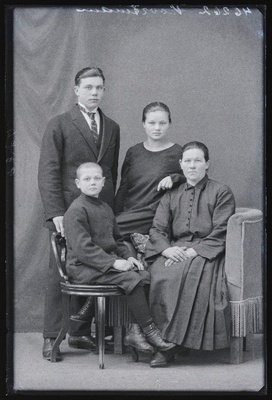 August Koortmann perega Sürgavere vallast.  duplicate photo