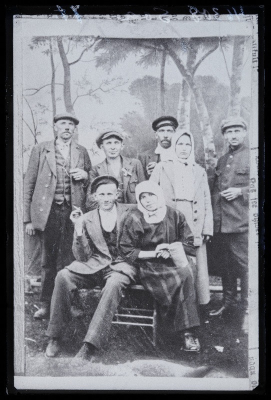 Grupp inimesi, ateljeefoto, (18.02.1926 fotokoopia, tellija Soa).