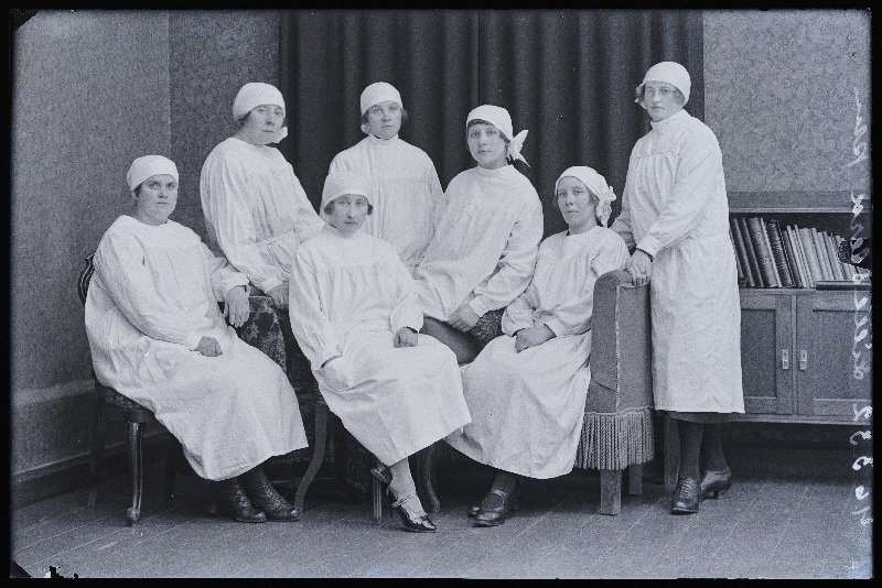 Lüpsikursusest [lüpsivõistlusest] osavõtjad, (foto tellija Olga Lillestern).