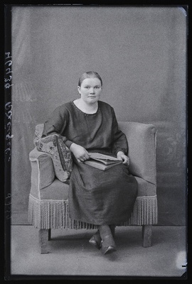Olga Räägel, (Uue-Kariste vald, Jaksi talu).  duplicate photo