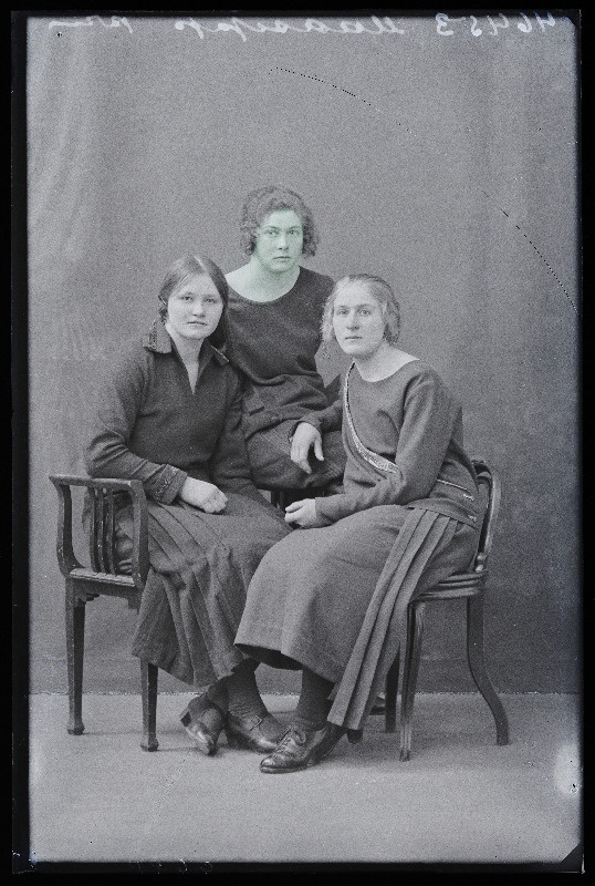 Grupp naisi, (foto tellija Maasepp).