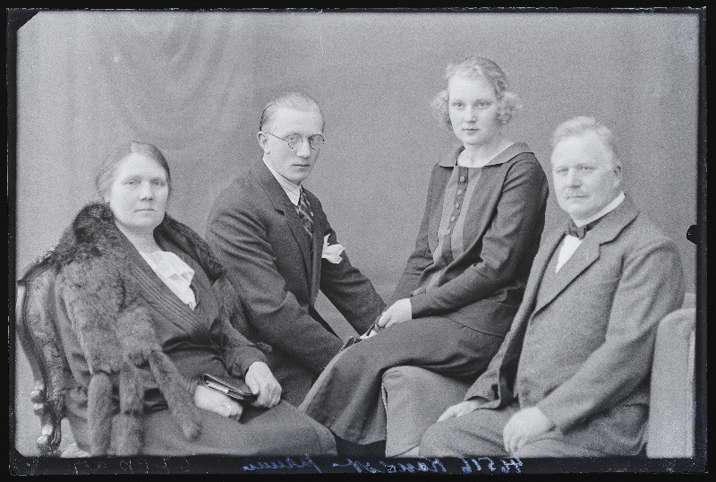 Grupp inimesi, (foto tellija Kondor).