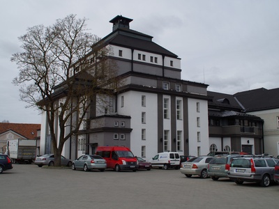 Main building and theatre building of Rakvere Manor rephoto